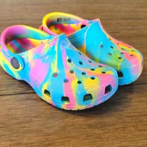 Multi color sz 9c girls crocs